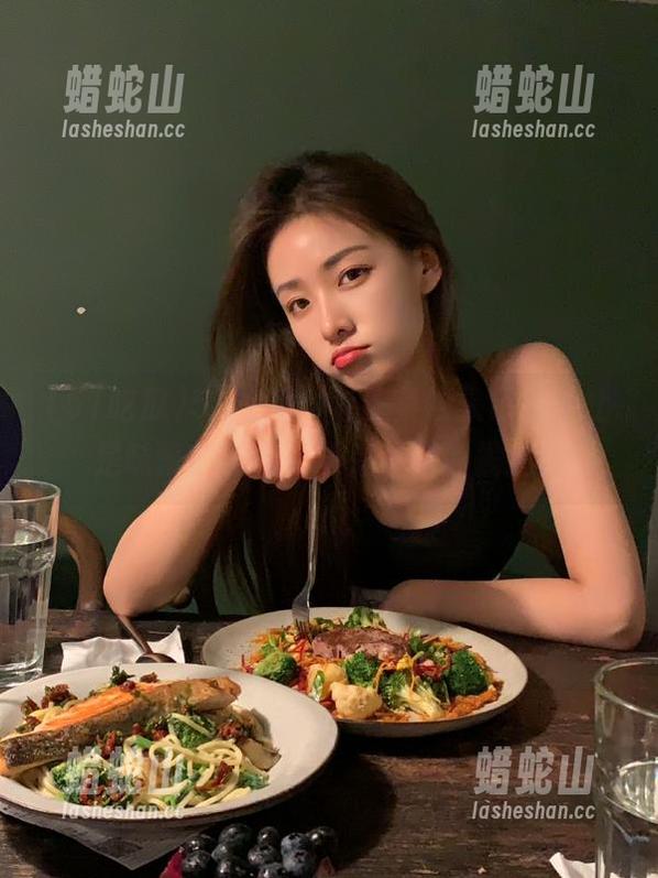 51吃瓜：老虎菜的入口，不止是味蕾的冲击，更是心灵的震撼！