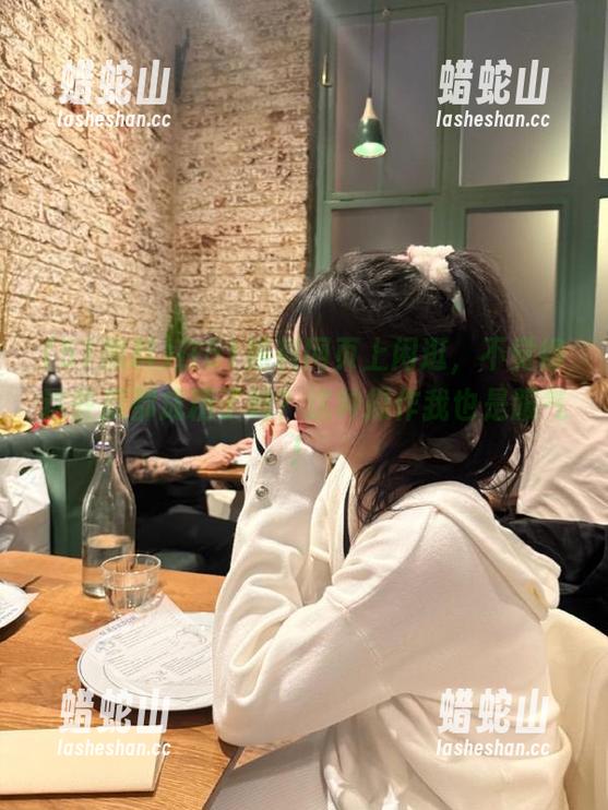 在51黑料网页上闲逛，不觉得这些瓜都成精了吗？这种操作我也是服气！