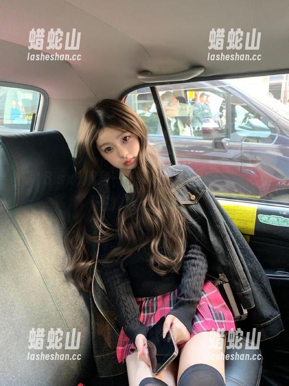 别急，先下载“718.sx”，让你的八卦不停歇～
