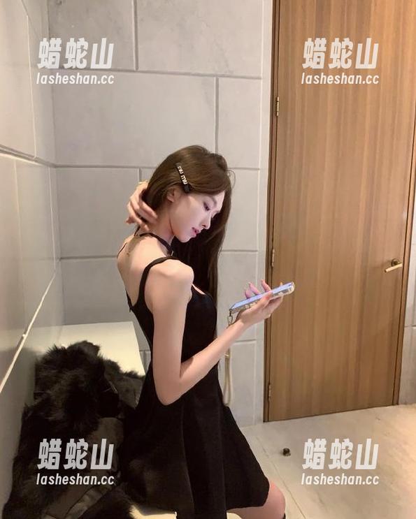 下载“cgw”，你以为就是吃瓜？还他妈多出不少惊喜呢！