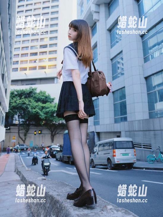五一吃瓜群众 五一吃瓜群众苹果版来袭,一图胜千言,还带点儿小暧昧