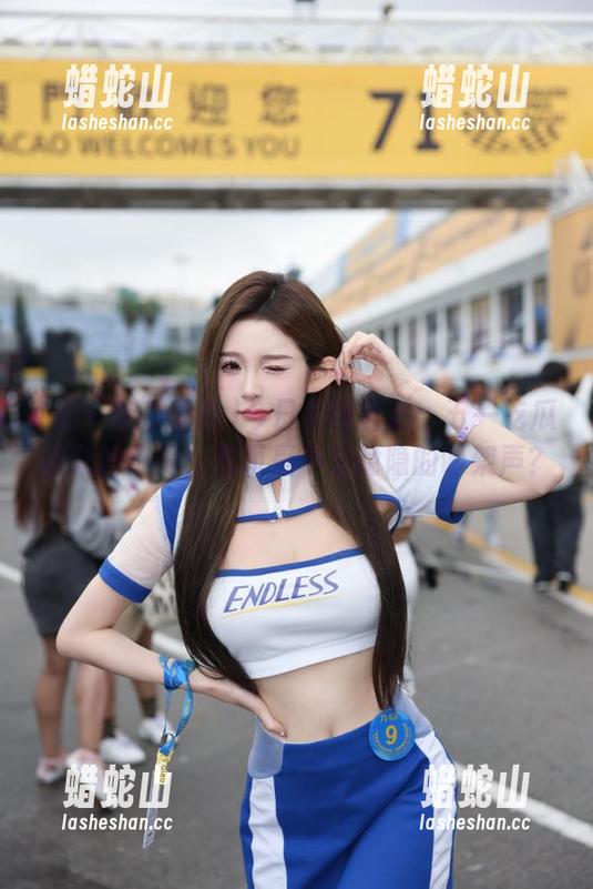 五一吃瓜群众 今日瓜图直达:五一吃瓜群众的热闹,后面是不是隐隐的吵架声?