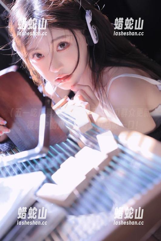 五一吃瓜群众 今天的五一吃瓜群众更新,视频中的瓜居然好想立马咬一口!