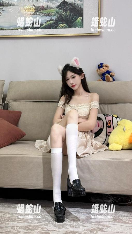 “吃瓜网.cn”首页这排八卦，感觉像昨天的新闻今天再来一轮，真难以抵挡。