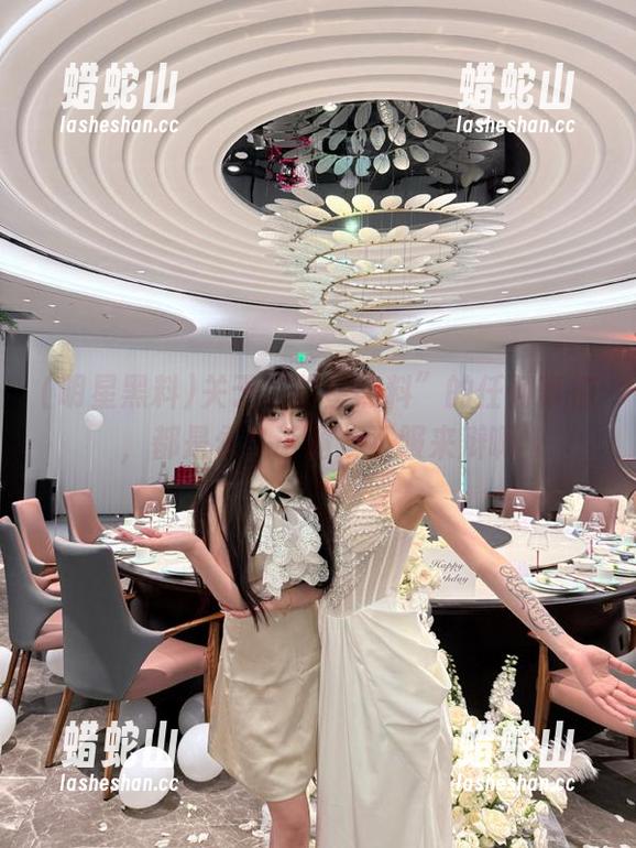 明星黑料 关于“明星黑料”的任何事情,都是永久话题,不服来辩啊