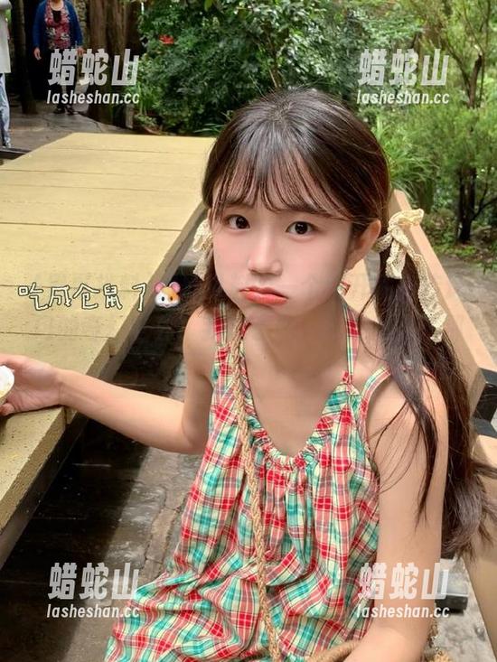 黑哥扒料，一个点开就有传送门的奇幻世界！我忘了说，我超爱呆在那儿。