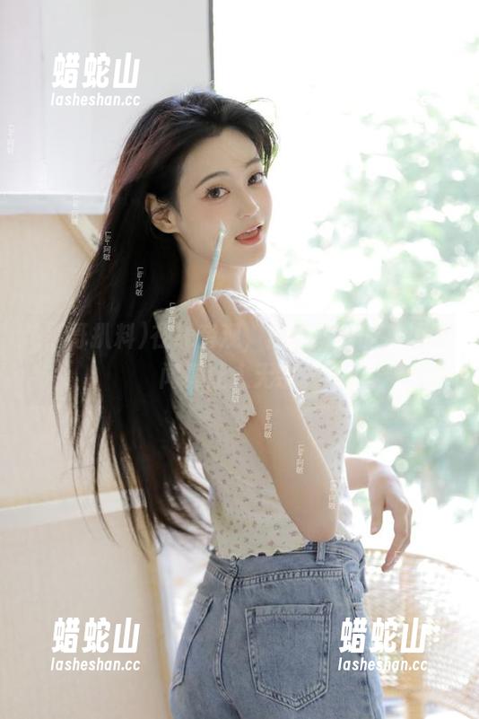 黑哥扒料 在线旁观,黑哥扒料的花边新闻真让人无奈。