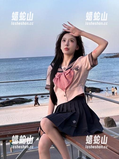 迷途的蜜兔在黑料不打烊51网站入口前徘徊，该走还是该回？
