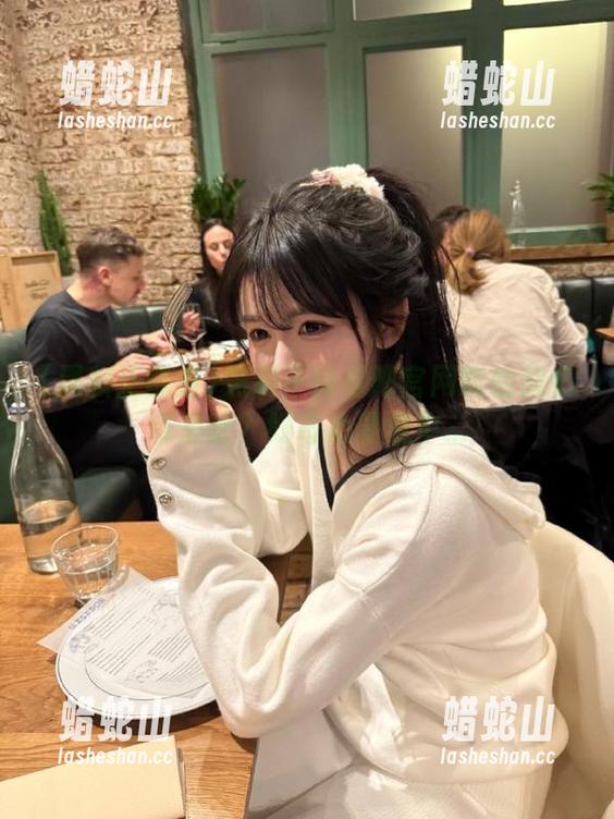 黑料正能量 黑料正能量吧官网能给我们带来啥?好奇心暴涨中...