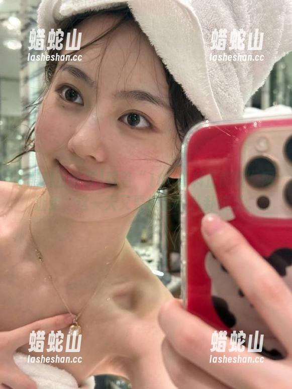 跟着“166黑料正能量”网址走，这一天又要被各种八卦坑了。