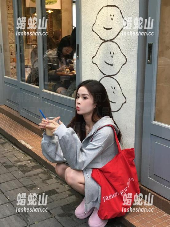 黑料社区网页入口，要是能有个提示牌就好了：“进入需谨慎，心脏不好的请绕道。”