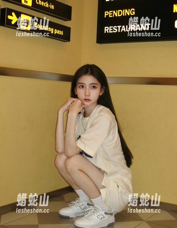 黑料网站 黑料网站里免费美女介绍看得我犯花痴了,下次要撩个呗?