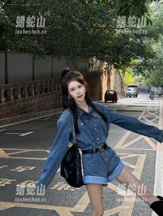 黑料网络版 黑料网络版:在这个永久的八卦池里,溺水也不怕。